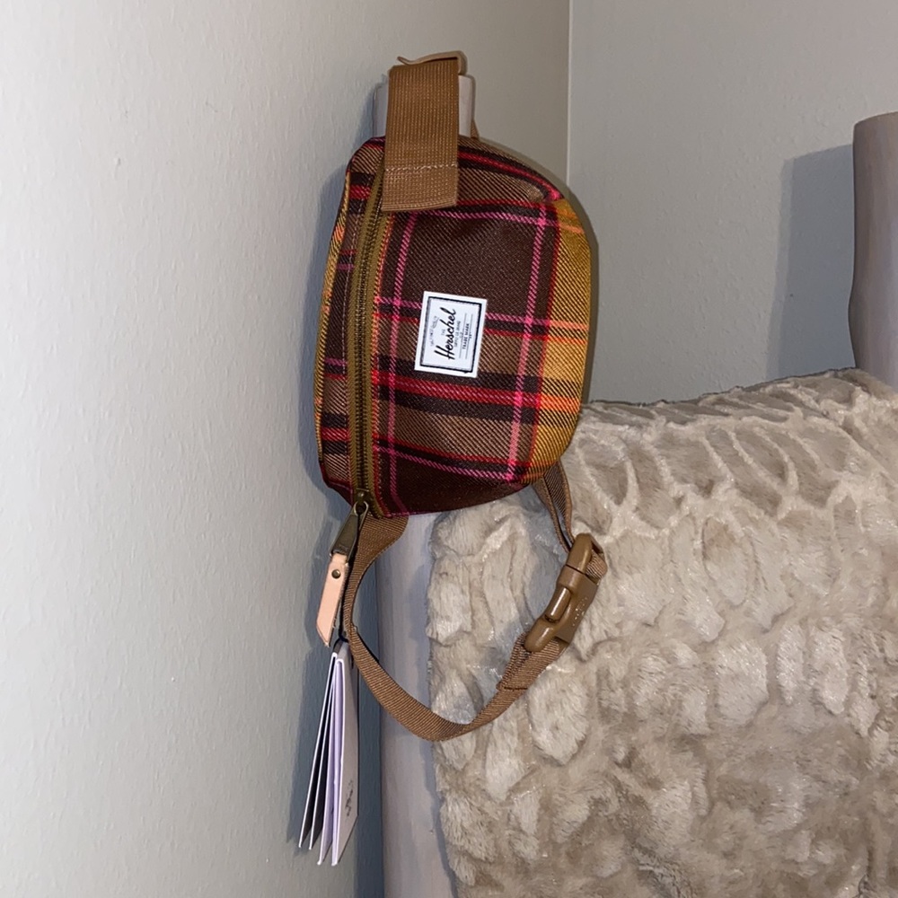 Hershel Supply Co. Chestnut Plaid Belt Bag NWT $50 - Picture 3 of 13